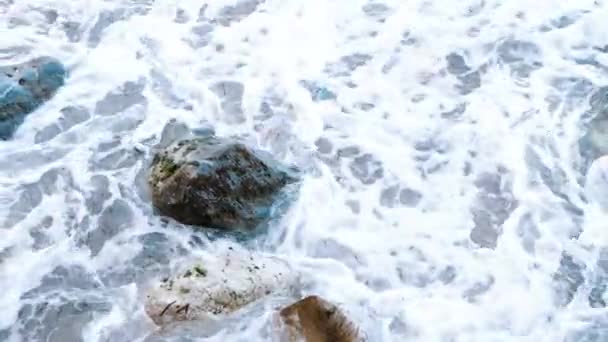 Sturm Meereswellen Krachen Auf Felsen — Stockvideo