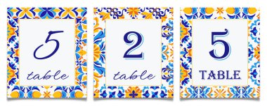 Mavi ve sarı fayanslar düğün masası kartları. Akdeniz gelin duşu dekoru. Amalfi sahil masa numarası basılabilir şablon. Temalı Amalfi sahili parti dekorasyonu. Vektör illüstrasyonu.