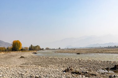 Kış mevsiminde nehir SWAT 'ının güzel manzarası