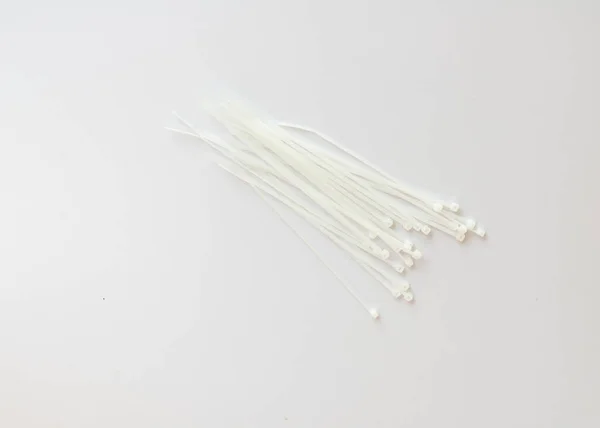 Plastikowe Opaski Kablowe Izolowane Białym Tle — Zdjęcie stockowe