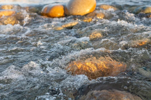 Mountain River Flowing Fast Splashes River Stones — Stockfoto