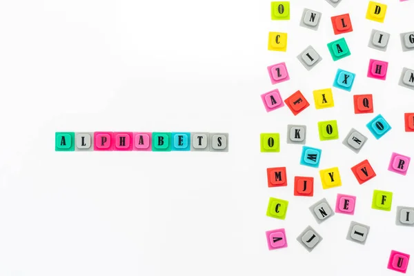 Αλφάβητα Λέξη Γίνεται Πολύχρωμα Γράμματα Απομονώνονται Λευκό Φόντο Επιλεκτική Εστίαση — Φωτογραφία Αρχείου
