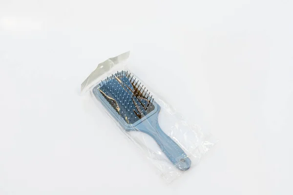 Haarborstel Een Plastic Verpakking Witte Geïsoleerde Achtergrond — Stockfoto