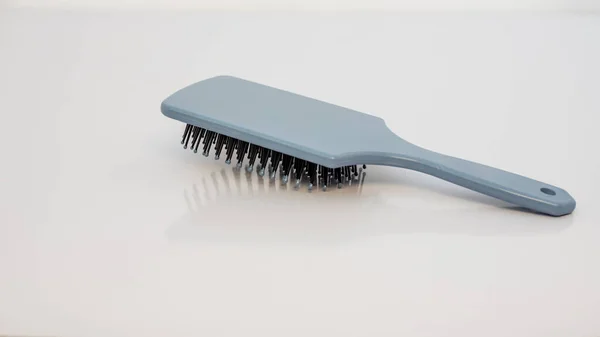 Friseur Haarbürste Auf Weißem Hintergrund — Stockfoto