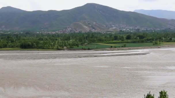 Inundación Alto Nivel Vista Del Río Desde Cima Montaña — Vídeos de Stock
