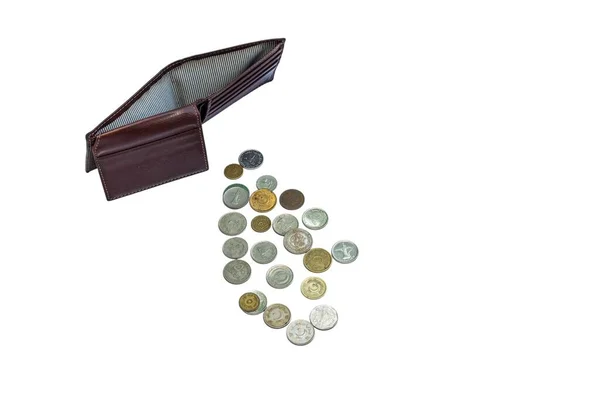 Пустой Бумажник Несколькими Монетами Разбросаны Вокруг Изолировать Белом Фоне — стоковое фото