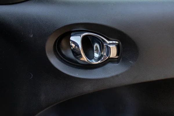 Nissan Juke 2012汽车车门处理特写镜头 — 图库照片
