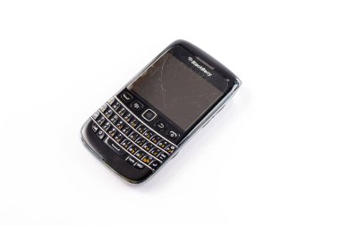 SWAT, Pakistan - 17 Şubat 2023: Blackberry bold 9790 beyaz izole arka plan