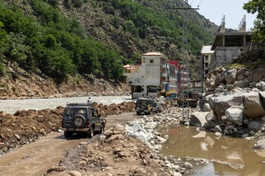 Etkilenen Bahreyn Çarşısı ve ana Kalam Bahreyn Yolu 'nun sel görüntüsü: Bahreyn SWAT, Pakistan - 12 Haziran 2023.