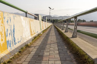 Yaya geçidi köprüyle birlikte.