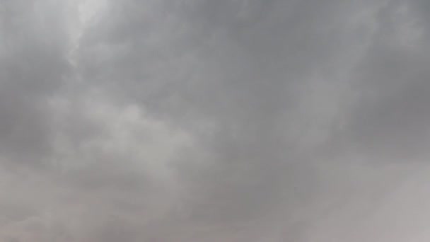 Iluminación Golpea Detrás Las Nubes — Vídeos de Stock