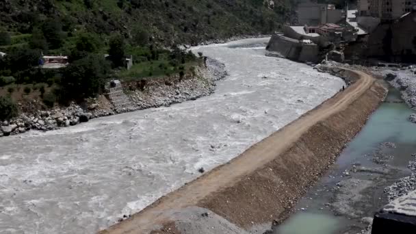 Bezpečnostní Stěna Písku Půdy Zabraňující Povodni Poškodit Infrastrukturu Údolí — Stock video