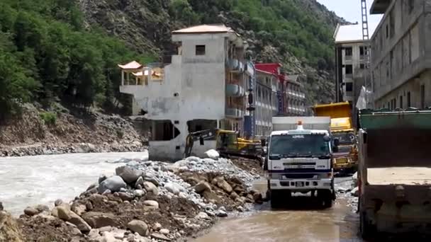 大洪水後のスワットバーレーンのメインバザール状況 バーレーン スワット パキスタン 2023 — ストック動画