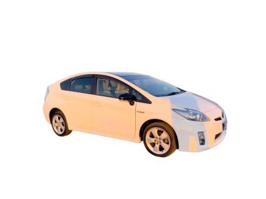 Beyaz arka planda Toyota Prius hibrit arabası: Swat, Pakistan - 20 Şubat 2024.