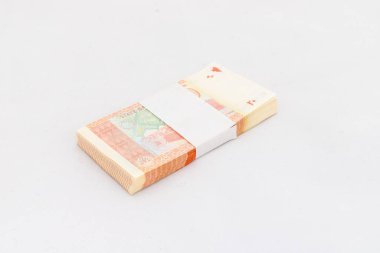 Pakistan 20 rupi banknot beyaz izole arkaplan üzerine demet