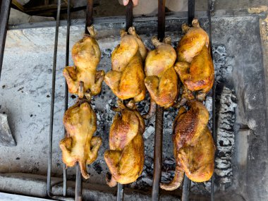 Balochi tavuk sajji bar b que kömür üzerinde