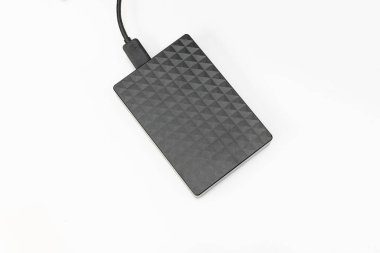 Harici sabit disk HDD beyaz arkaplanda izole edildi