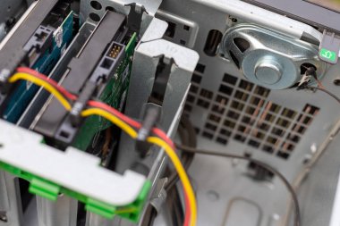 İkili Hard Diskler Masaüstü Bilgisayarına Yüklendi: Pakistan - 24 Ocak 2024.