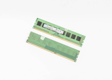 İzole edilmiş beyaz arka planda iki RAM: Pakistan - 25 Ocak 2024.