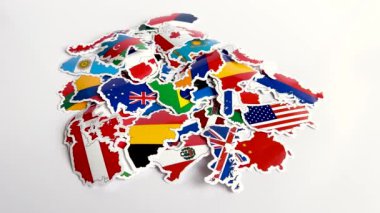Beyaz Arkaplanda Uluslararası Bayrak Etiketleri Paketi