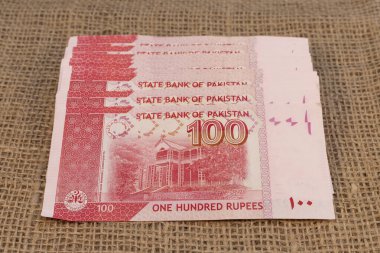 Pakistan 100 rupees notes with a portrait of Quaid-e-Azam Residency, Ziarat on it back side clipart