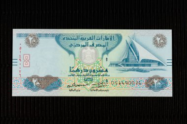 Dubai Creek Golf ve Yat Kulübü 'nün ön yüzü Birleşik Arap Emirlikleri' nden 20 Dirhams Banknote portresi..