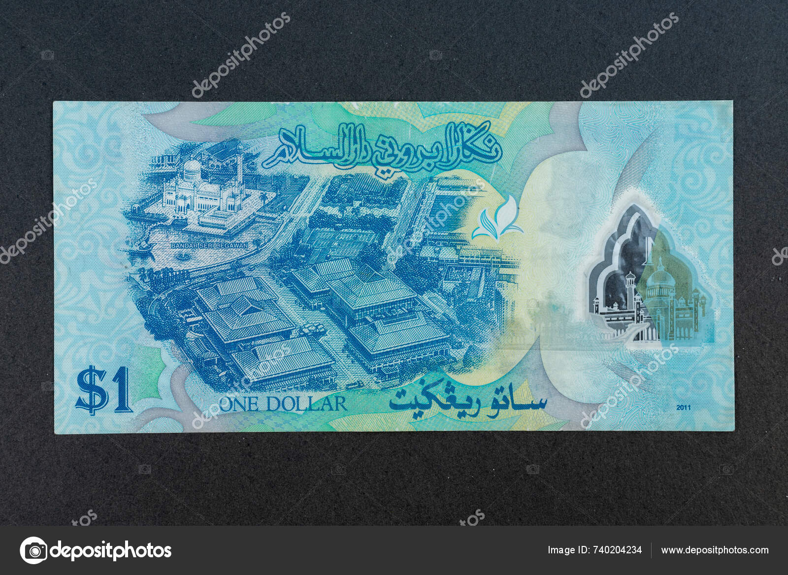 브루나이 오마르 모스크와 바지선을 새로운 폴리머 — 스톡 에디토리얼 사진 © HazratBilal #740204234