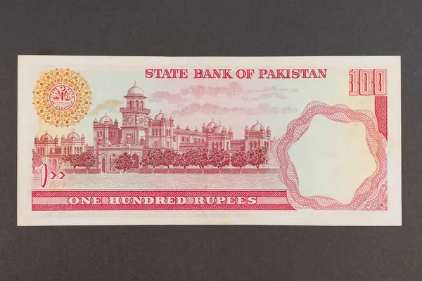 stock image Red and Orange Old Pakistani 100 Rupee Banknote with Islamia College in Peshawar portrait (No longer in circulation).