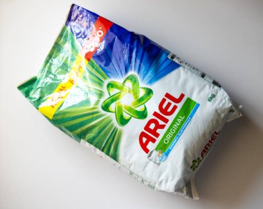 Ariel Çamaşırhane Deterjanı Güçlü Mavi Formüllü 6kg Çanta: Pakistan - 09 Ekim 2024.