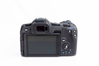 Beyaz izole arkaplan üzerinde LCD Ekran ve Düğmeleri olan Canon EOS R8 Kamerasının arka planı