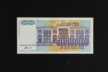 500 Milyon Yugoslav Dinar Banknotunda Belgrad 'ın merkezinde yer alan Kapetan Miino yer alıyor