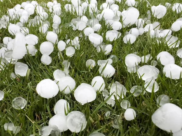 Pakistan 'da mevsimsel dolu fırtınası