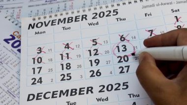 İşaretli ve yazılı takvimde daire çizme tarihi 13 Kasım 2025.