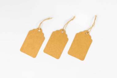 Üç Boş Kraft Kağıt Etiketi ve Twine