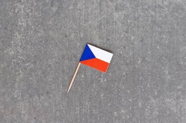 Gri Arkaplanda Tek Çek Cumhuriyeti Mini Bayrağı