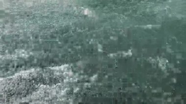 Nehir Taze Su Hızla akıyor