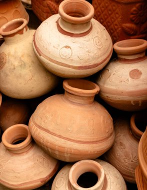 Geleneksel Terracotta Su Depolama Kabı Kapatma