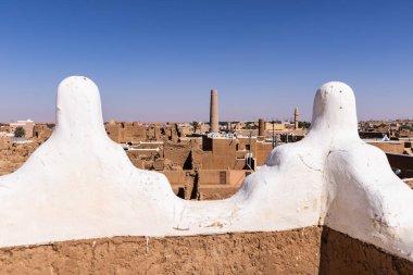 Ushaiger, Suudi Arabistan 'daki Ar Riyad. Toprak tuğlalardan yapılmış geleneksel bir köy. Ushaiger, Suudi Arabistan Krallığı 'ndaki Miras Köylerinden biridir.