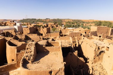 Ushaiger, Suudi Arabistan 'daki Ar Riyad. Toprak tuğlalardan yapılmış geleneksel bir köy. Ushaiger, Suudi Arabistan Krallığı 'ndaki Miras Köylerinden biridir.