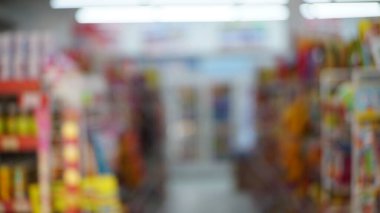 Perakende Dükkanındaki Bulanık Koridor