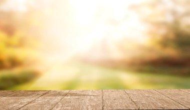 Oak ahşap podyum bulanık arka planda ve kopyalama alanında izole edilmiş. Geçmişi ve dokuları. 3d illüstrasyon.