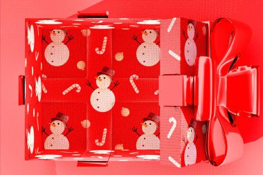 Üzerinde kırmızı kurdele ilmeği olan, mesaj veya metin için fotokopi alanı olan parlak kırmızı bir arkaplan olan Noel hediyesi kutusunu aç. Noel tatili. 3B Hazırlama.