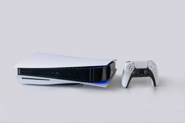 Playstation 5 ve Dual Sense denetleyici, 1 Mar, 2023, Sao Paulo, Brezilya.