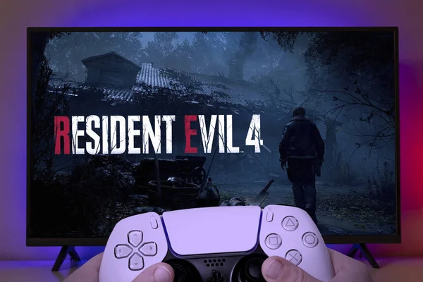 Homme Jouant Resident Evil Remake Avec Manette Playstation Télévision Mar — Photo