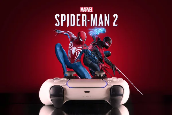 Logotipo Spider Man Con Controlador Playstation Ago 2023 Sao Paulo Imágenes de stock libres de derechos