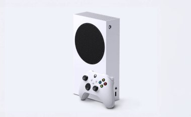 Xbox Serisi S konsolu ve denetleyici izole edildi, 25 Sep, 2023, Sao Paulo, Brezilya