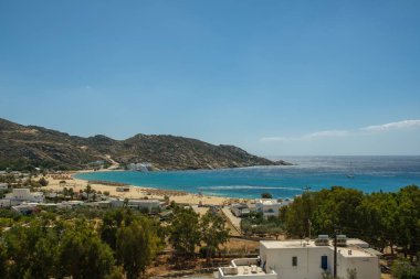 Yunanistan 'ın ünlü Mylopotas plajının nefes kesici panoramik manzarası