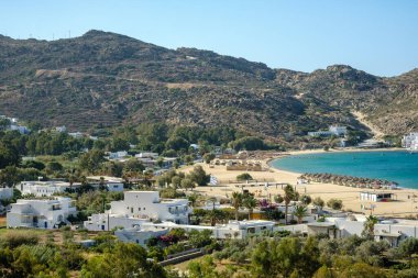 Yunanistan 'ın ünlü Mylopotas plajının nefes kesici panoramik manzarası