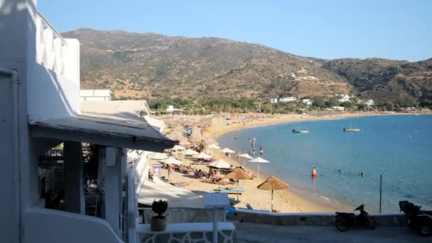 Ios Grécia Setembro 2022 Vista Panorâmica Popular Praia Mylopotas — Vídeo de Stock