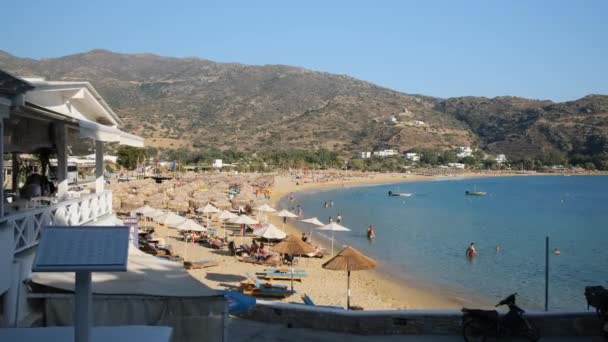 Ios Grécia Setembro 2022 Vista Panorâmica Popular Praia Mylopotas — Vídeo de Stock
